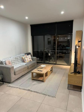 spacious 2 bed 2 bathroom unit in heart Toowong